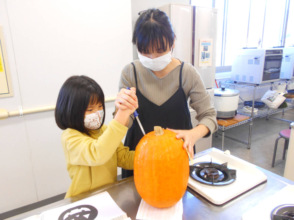 かぼちゃのランタン作り